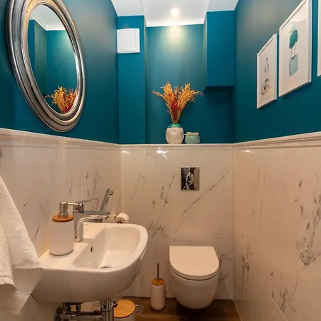 Contemporary Charm In Old Apartamento *