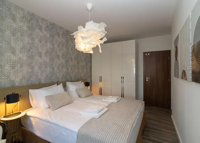 Appartamento Contemporary Charm In Old *