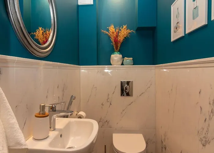 Contemporary Charm In Old Appartamento *