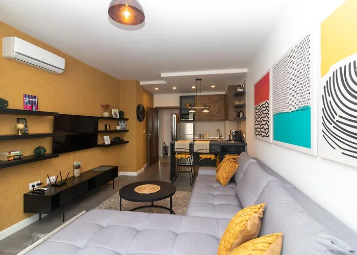 Contemporary Charm In Old Appartamento *