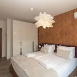 Contemporary Charm In Old *