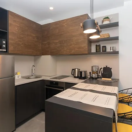 Contemporary Charm In Old Διαμέρισμα