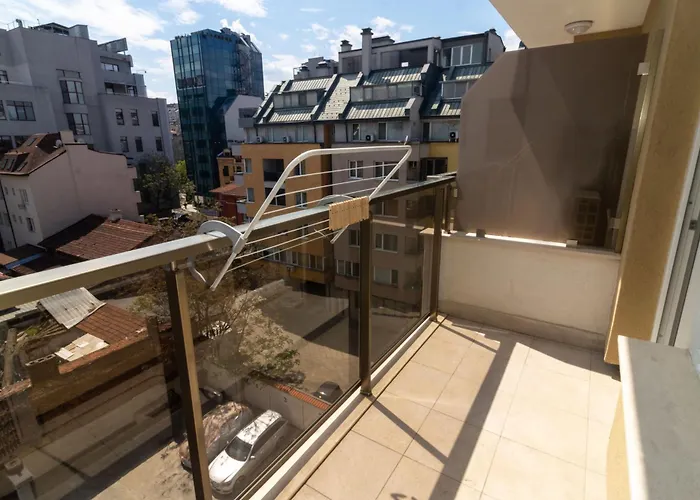 Apartment Contemporary Charm In Old *